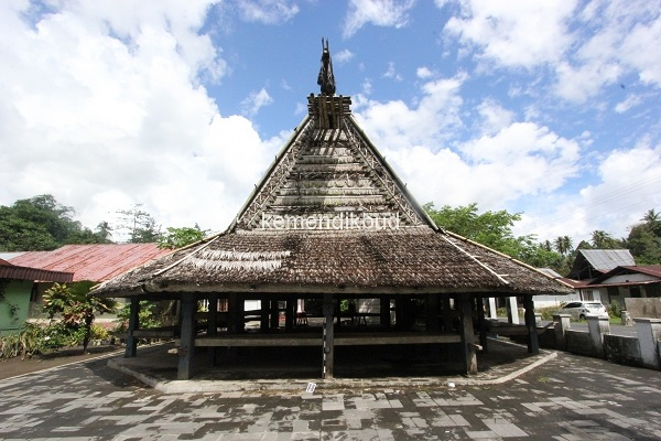 Gambar Rumah Adat Maluku Utara